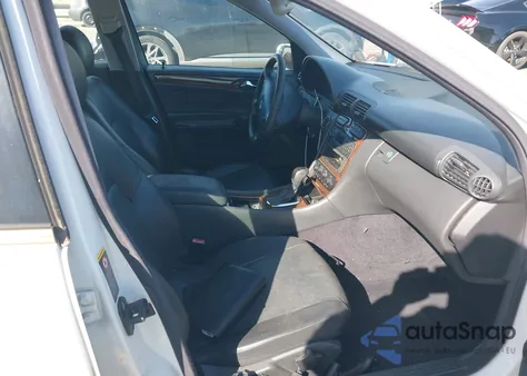 2003 Mercedes-Benz C 240 z USA, uszkodzony, nr VIN WDBRF61J93F300314